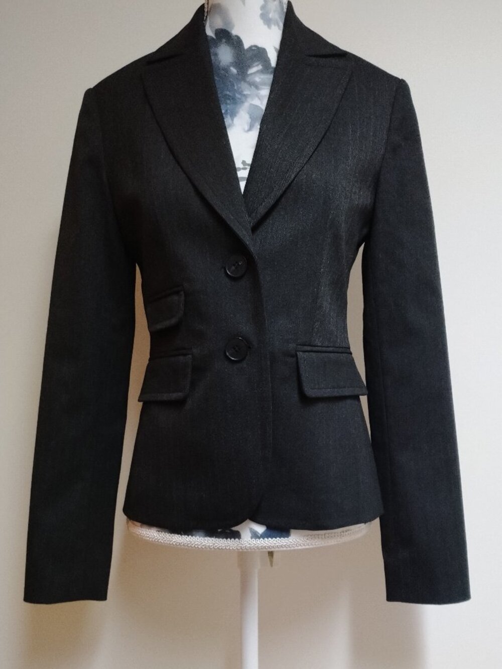 Jacob Charcoal Gray Tailored Blazer Made in Canada, size 0 - Picture 2 of 14